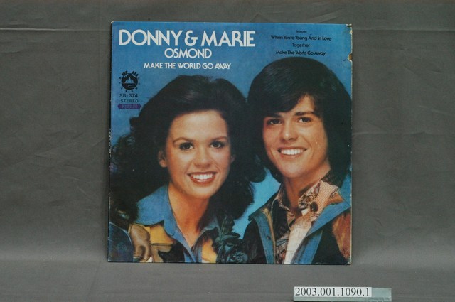 山水唱片企業有限公司發行編號「SB-374」英語歌曲專輯《冠軍之星第74集：唐尼與瑪莉奧斯蒙合唱最新金唱片集》唱片封套 (共4張)