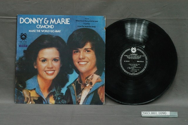 山水唱片企業有限公司發行編號「SB-374」英語歌曲專輯《冠軍之星第74集：唐尼與瑪莉奧斯蒙合唱最新金唱片集》 (共2張)