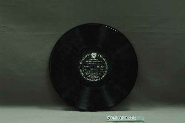 山水唱片企業有限公司發行編號「SB-710」英語歌曲合輯《甜蜜的歌聲第10集》12吋塑膠唱片 (共4張)