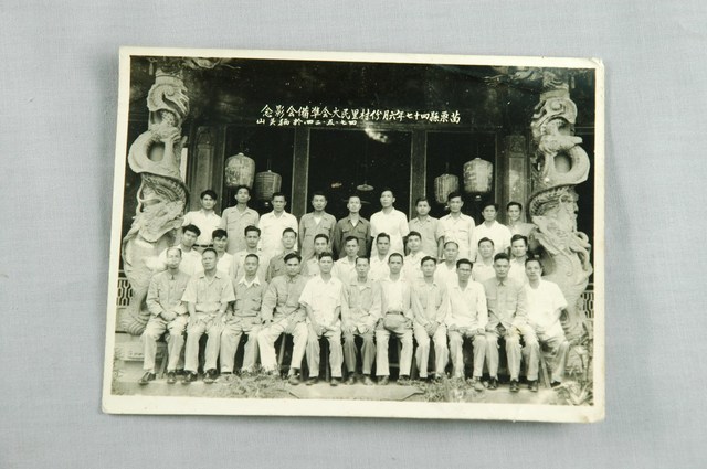 苗栗縣1958年村里民大會準備會合影留念 (共2張)