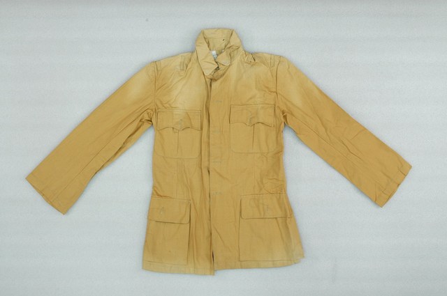 土黃棉質襯衫領長袖上衣 (共8張)