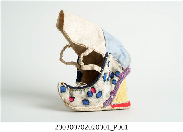 白地印花高跟弓鞋左足 (共5張)