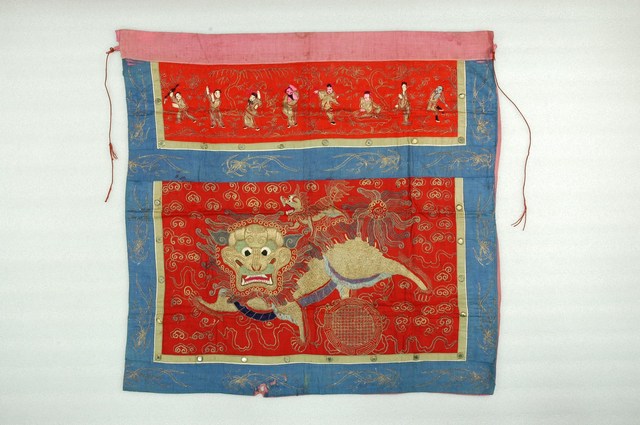 八仙人物祥獅戲球桌裙 (共8張)