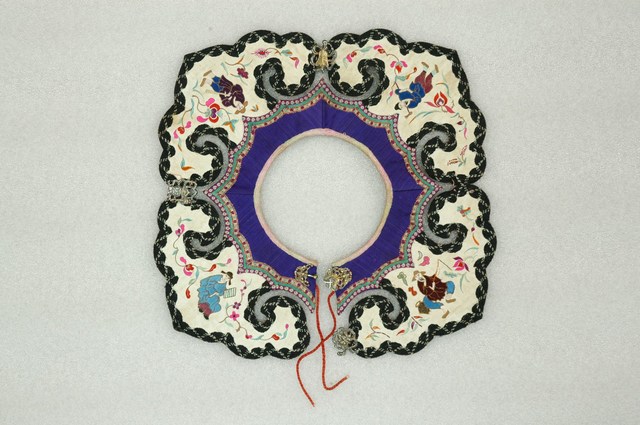 如意雲型人物紋雲肩 (共4張)