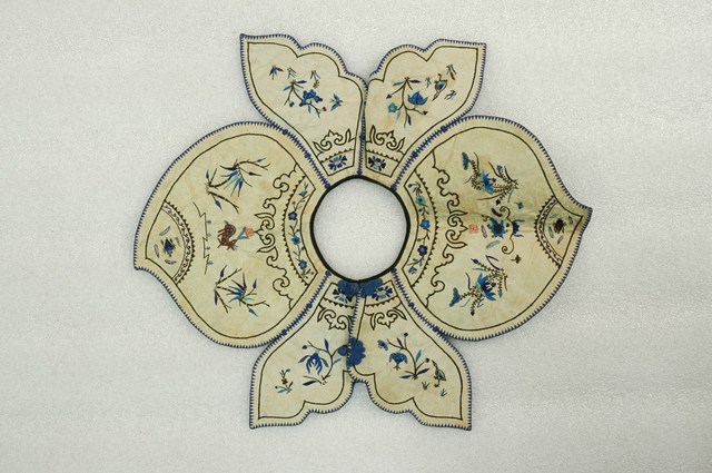 米色緞桃型龜鹿紋雲肩 (共2張)