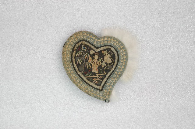 人物紋心型左耳罩 (共2張)