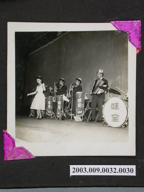 照片:歌唱表演 (共2張)