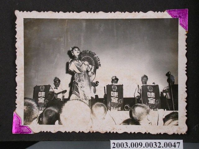 照片:舞蹈表演(味全) (共2張)