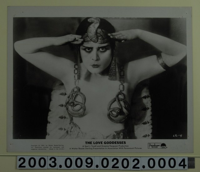 《美人世界》席妲芭拉劇照 (共2張)