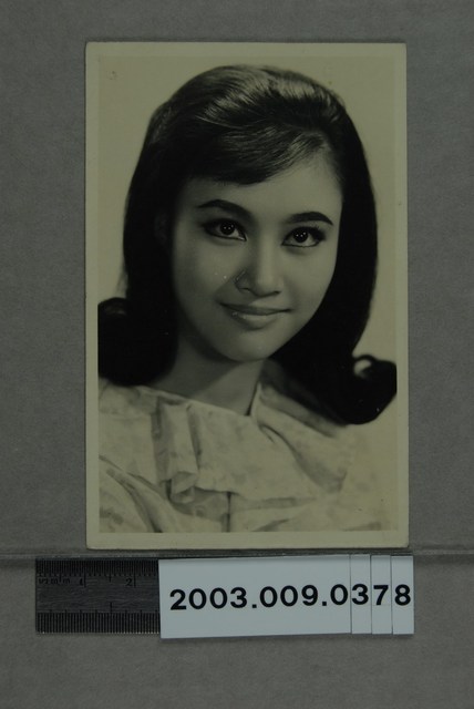 胡燕妮明星照 (共2張)