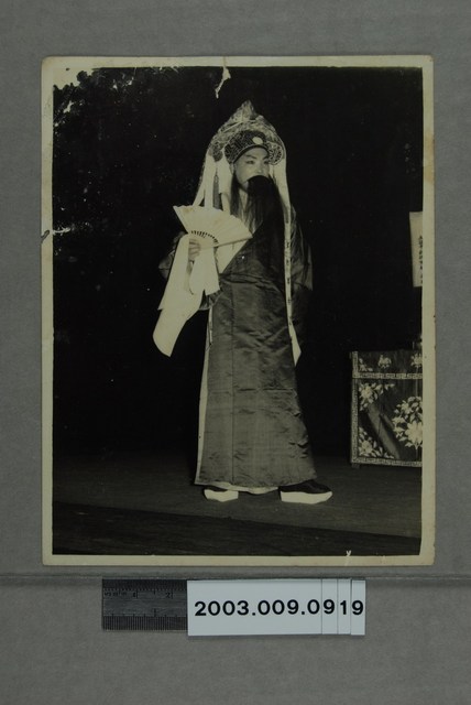 一人粉墨登場照 (共2張)