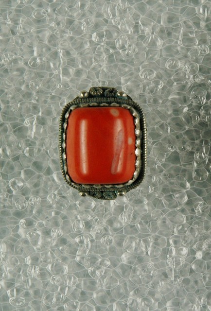 方形嵌珊瑚金屬戒指 (共3張)