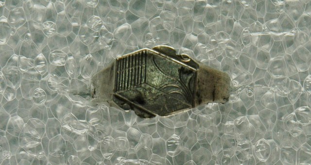 寶盒造型金屬戒指 (共2張)