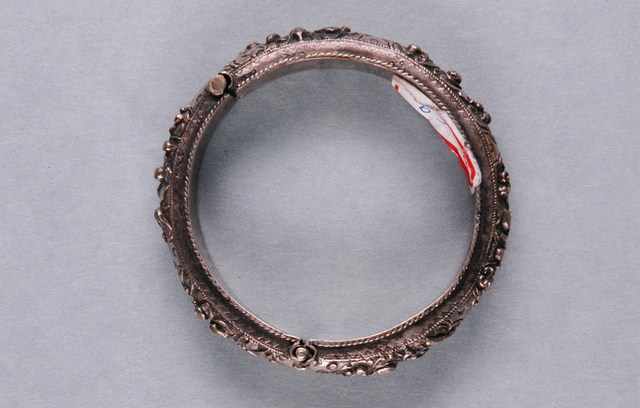 花卉雕飾造型金屬手鐲 (共2張)