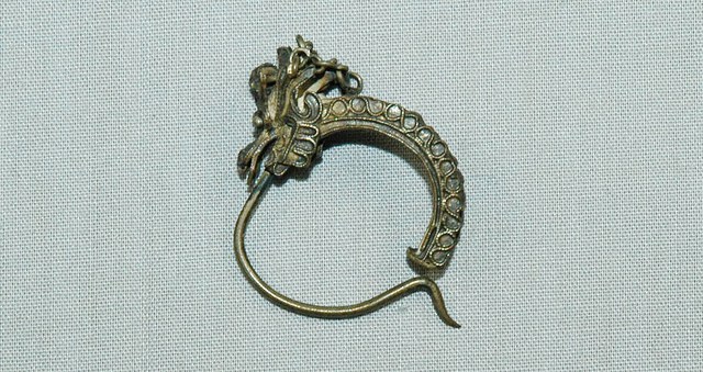 金屬龍形耳環左耳 (共3張)