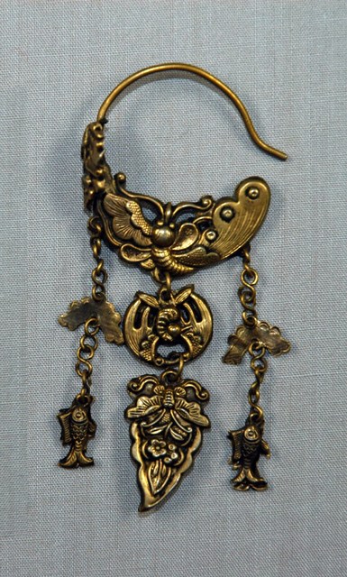 鎏金蝴蝶垂墜耳環左耳 (共2張)