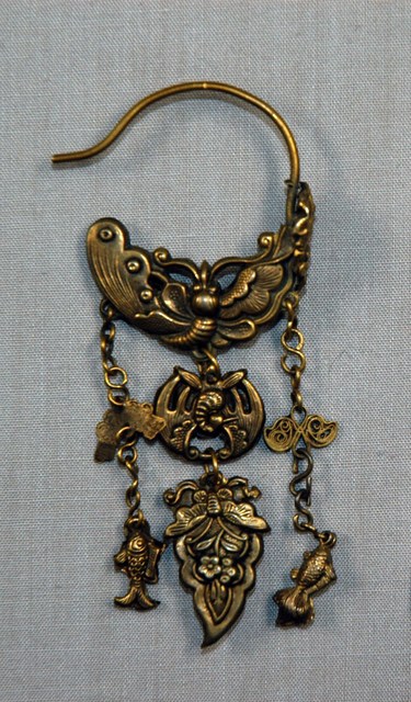 鎏金蝴蝶垂墜耳環右耳 (共2張)