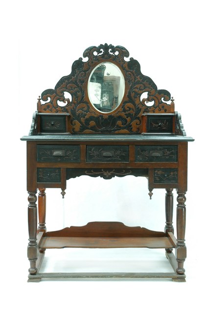 木製梳粧桌 (共1張)