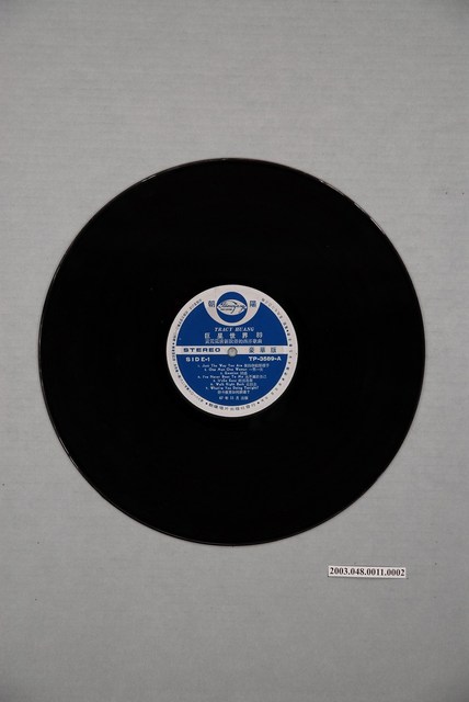 朝陽唱片公司出品編號「TP-3589」西洋歌曲專輯《巨星世界89：黃鶯鶯清新脫俗的西洋歌曲》12吋塑膠唱片 (共2張)