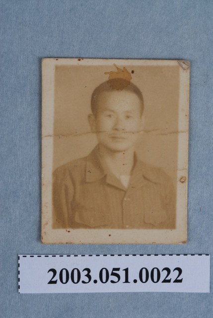 男子半身獨照 (共1張)