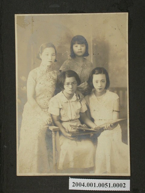 四名女子合照 (共1張)