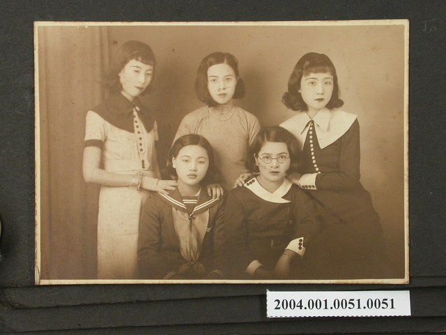 五名女子合照 (共1張)