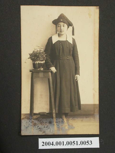 女子沙龍照 (共1張)