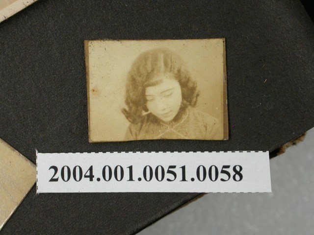 女子獨照 (共2張)