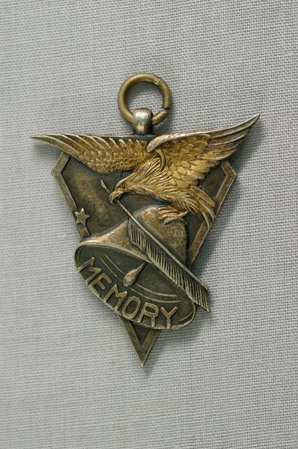 臺灣商工學校紀念章 (共2張)