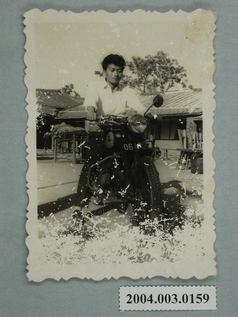 騎打檔車的男子 (共1張)