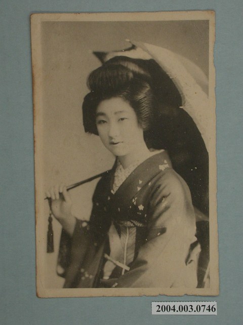 著和服撐傘的女子 (共3張)