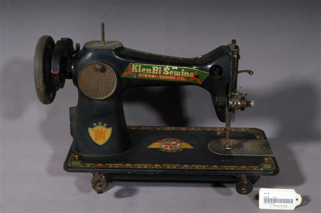 Kien Bi Sewing牌手搖式縫紉機 (共4張)