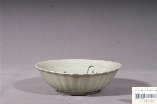 青瓷花卉紋花形碗 (共3張)