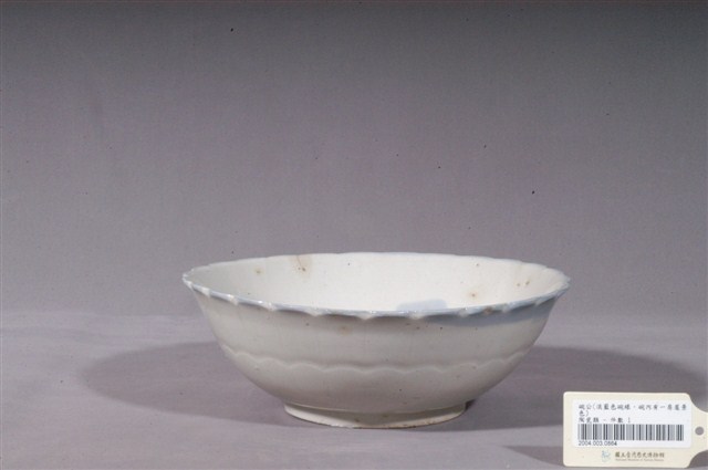 彩繪山水紋菱花口碗 (共3張)