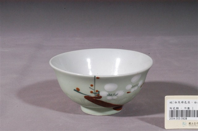 淡綠釉彩繪梅花紋碗 (共3張)