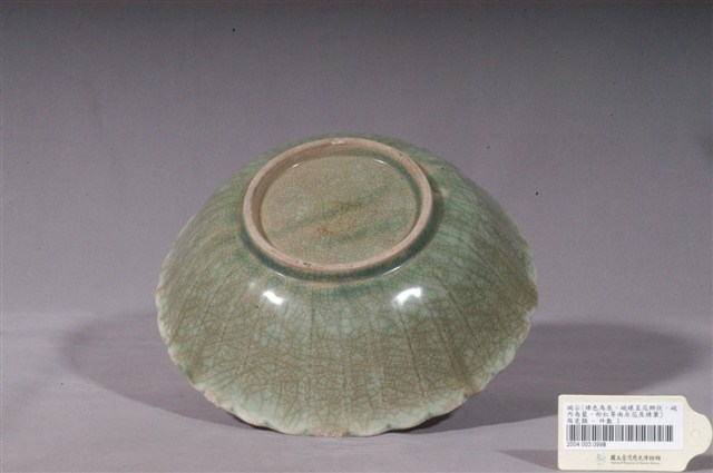 彩繪花卉紋青釉花口碗 (共3張)