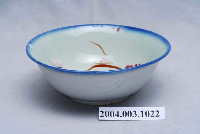 藍釉花卉紋淡青碗 (共2張)