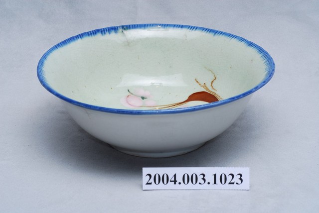 藍釉花卉紋淡青碗 (共2張)