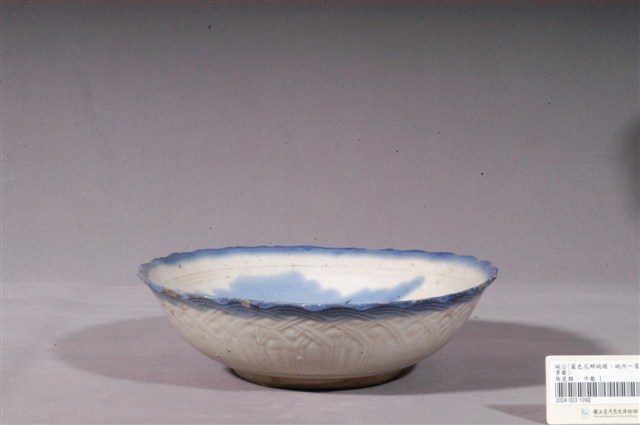 手繪白瓷山水景緻花口碗 (共3張)