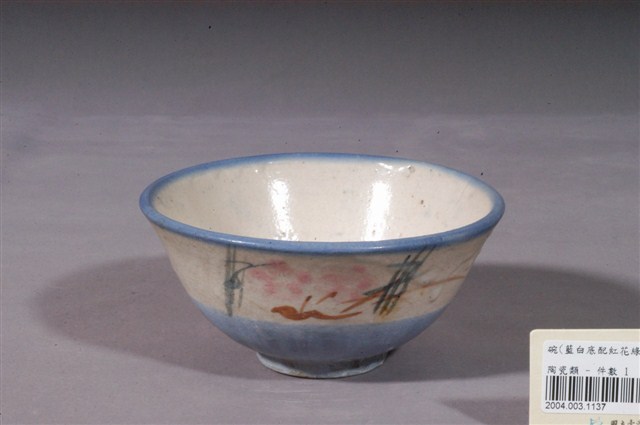 .白釉藍白底紅花綠葉彩繪紋瓷碗 (共3張)