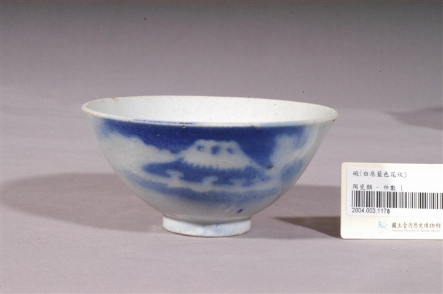 白釉富士山印紋瓷碗 (共2張)