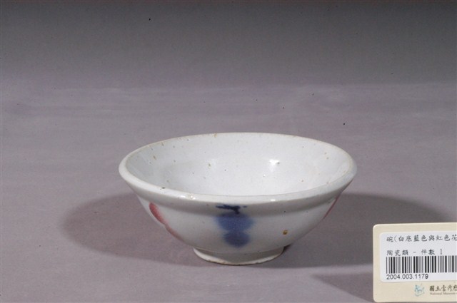 白釉藍紅倒葫蘆噴繪紋瓷碗 (共3張)