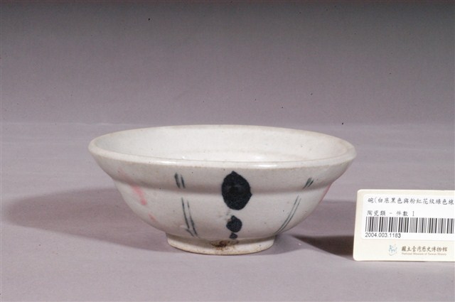 白釉黑粉幾何彩繪紋瓷碗 (共3張)