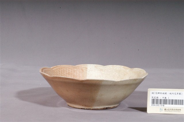 手繪白梅花紋雙色花口碗公 (共4張)