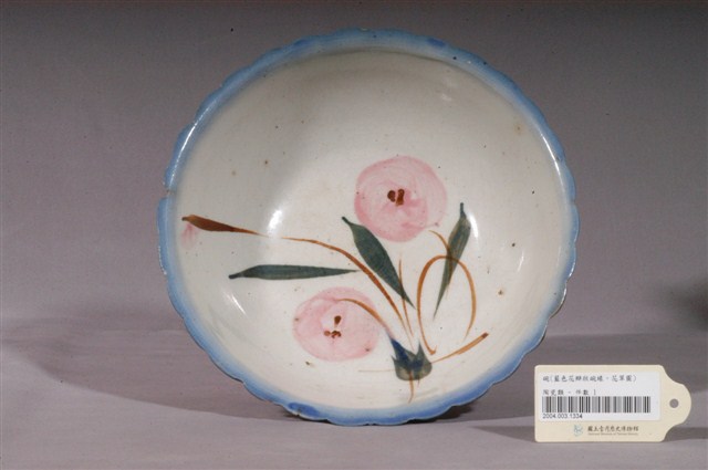 手繪青花釉彩花卉紋花口碗 (共3張)