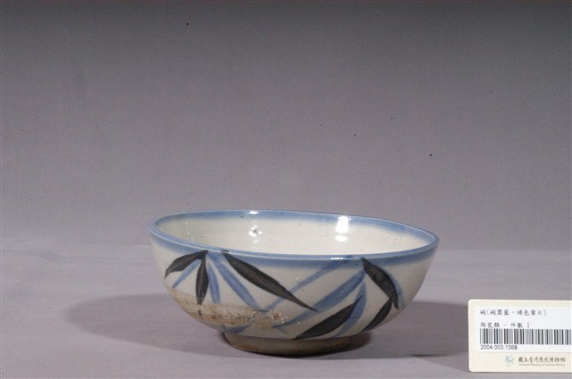 青花黑彩竹葉紋碗公 (共4張)