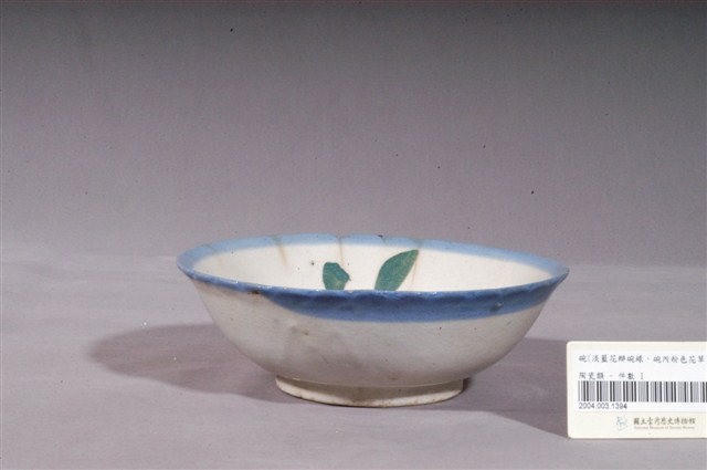 彩繪花卉紋菱花口碗公 (共4張)