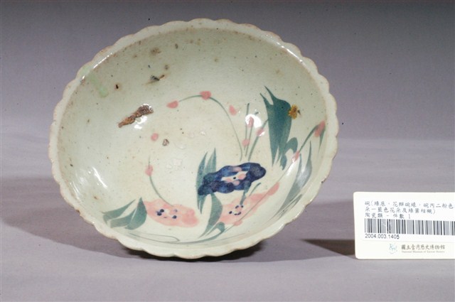 青瓷彩繪花卉紋花口碗 (共4張)