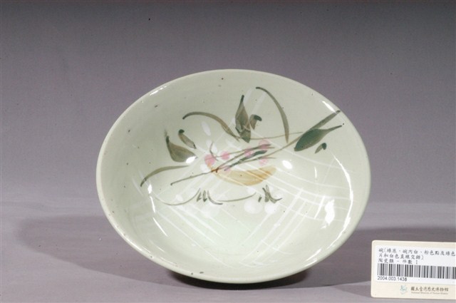 淡綠釉手繪花卉紋碗公 (共4張)