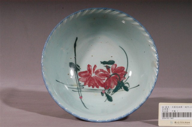 藍地粉紅釉花卉紋碗 (共3張)